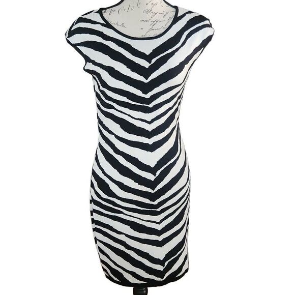 Express Women's Size Medium White Black Tiger Stripe Sleeveless Knit Dress - Picture 1 of 6